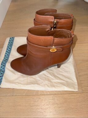 TORY BURCH! WORN 3 TIMES! Women’s Size 10. Chestnut Brown Leather Ankle Booties!